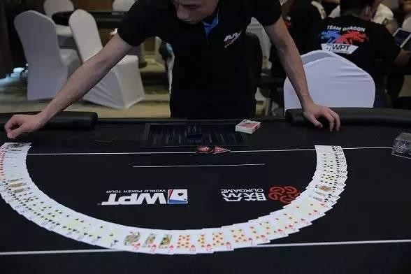 德扑拿到什么牌直接弃(德扑不看牌需要双倍吗)